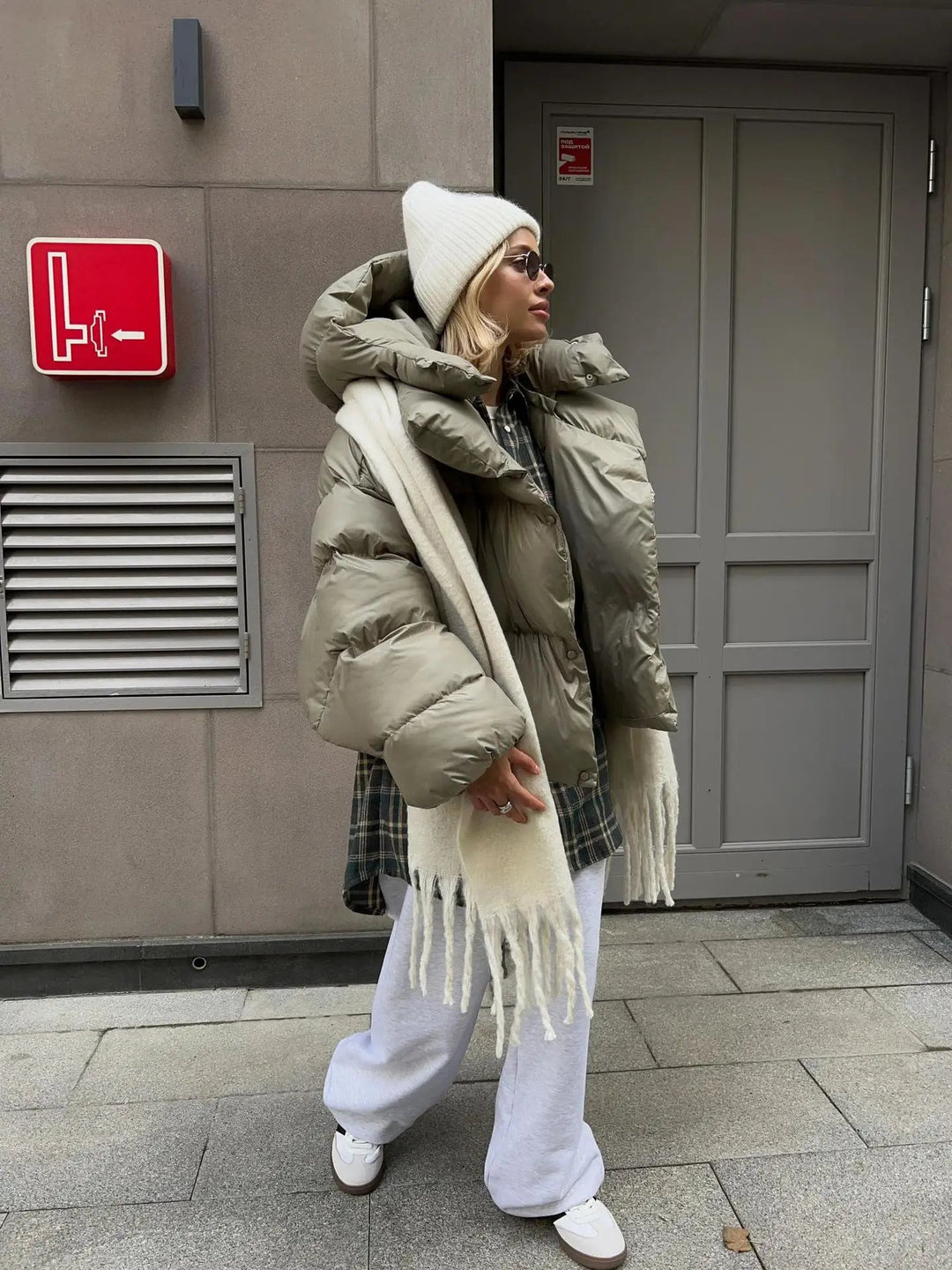 Belvaine | Damen Oversized Winterjacke mit Kapuze - Image 2