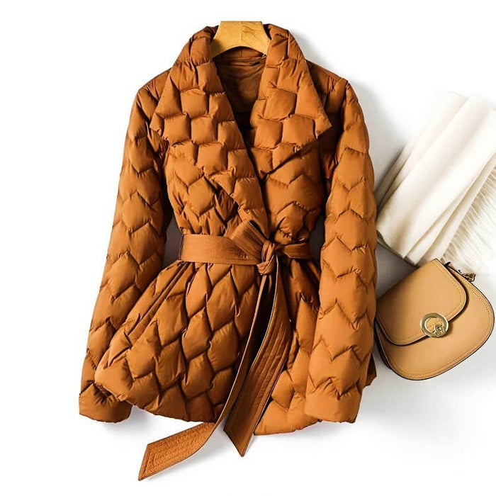 Britta | Damen Gesteppte Winterjacke mit Gürtel - Camel - Image 1