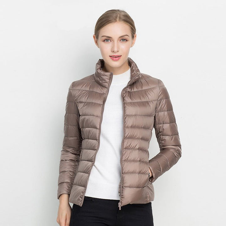 Gilvorna | Damen Leichte Steppjacke Kurz Winterjacke - Taupe - Image 1