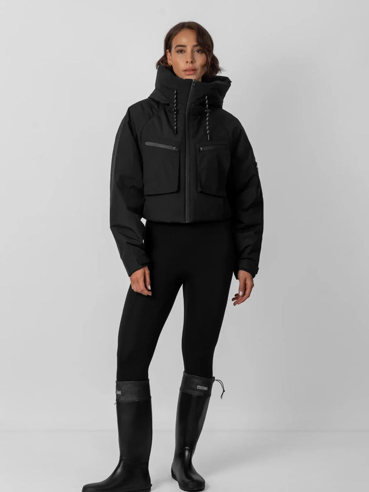 Golveke | Damen Kurze Winterjacke mit Kapuze - Black - Image 2