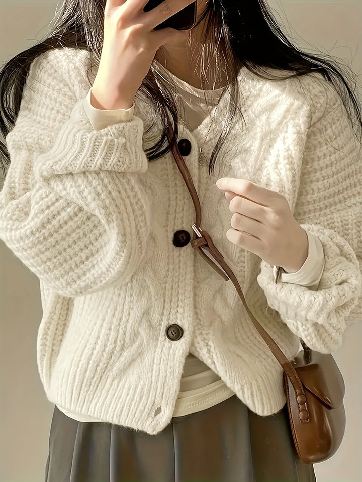 Halvdra | Damen Oversize Strickjacke Zopfmuster - Cream - Image 5