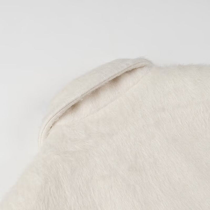 Halvina | Damen Wintermantel Oversize Plüsch-Blazer - Cream - Image 3