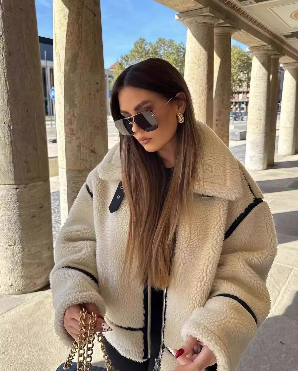 Halvindra | Damen Teddyjacke Oversize mit Kontraststreifen - Cream - Image 2