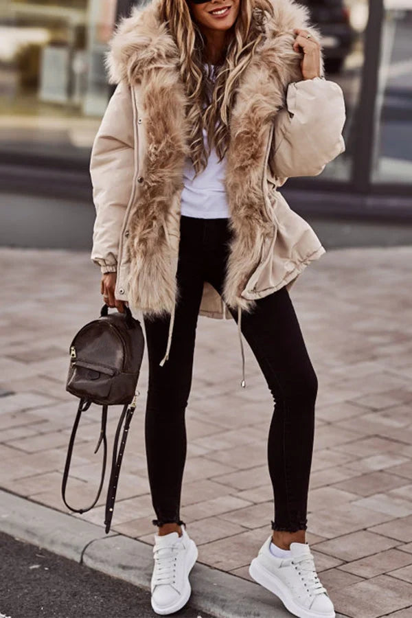 Hildrun | Damen Winterjacke Oversize Parka mit Fellkapuze - Beige - Image 5