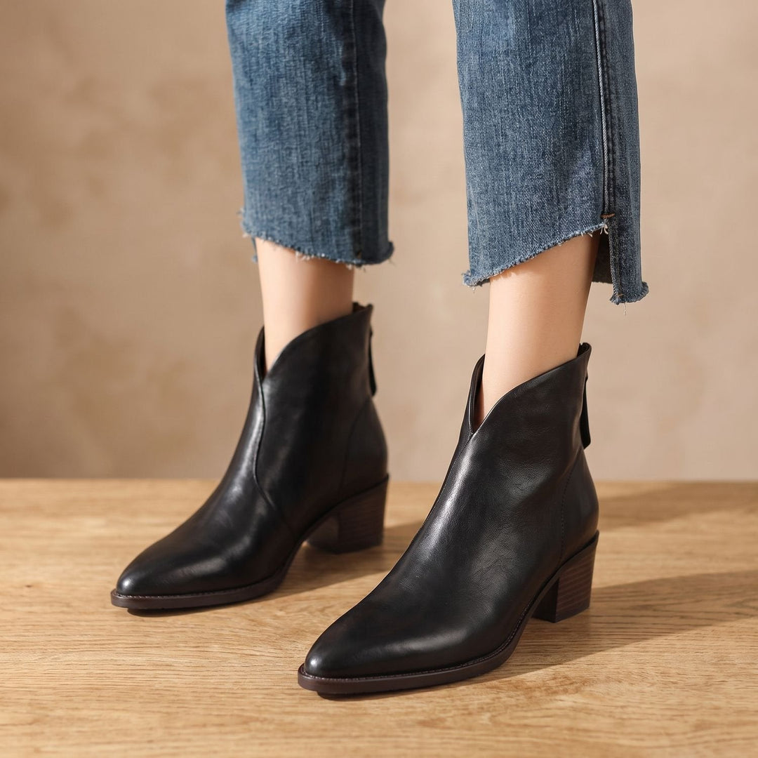 Lenvike | Damen Stiefeletten Spitz Blockabsatz Ankle Boot - Black - Image 1