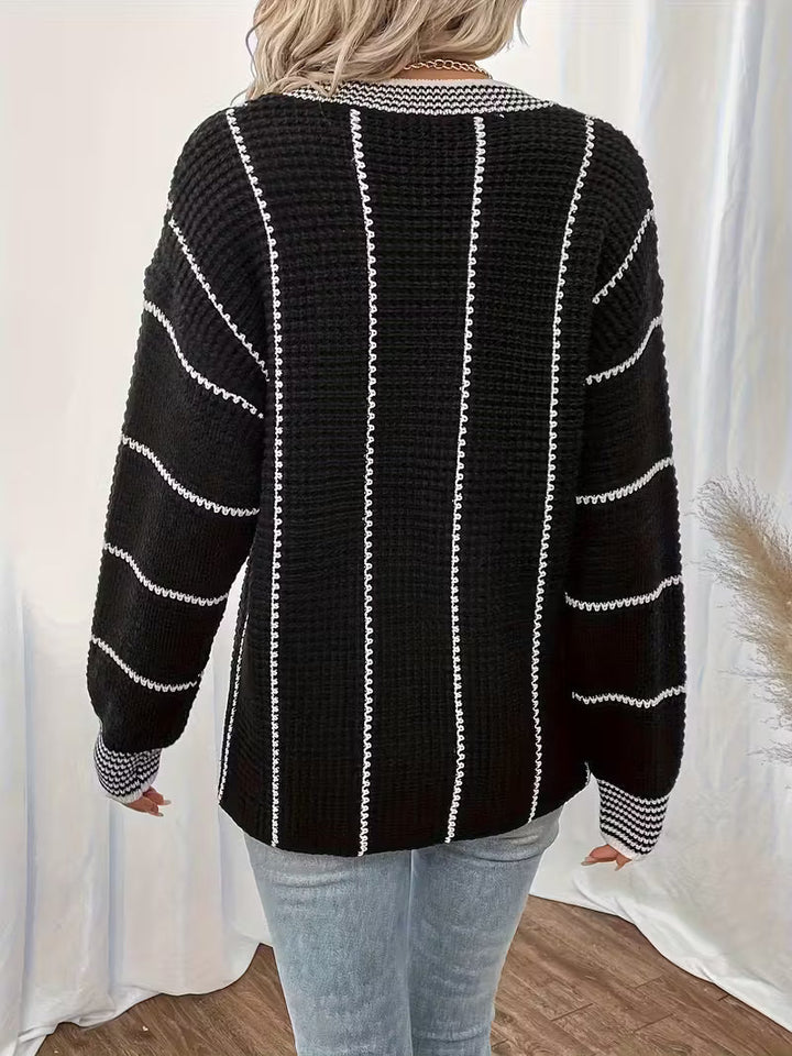 Nolvra | Damen Oversize Strickpullover V-Ausschnitt - Cream - Image 10