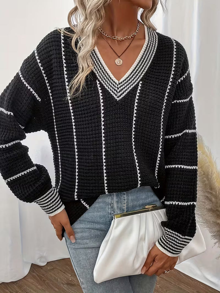 Nolvra | Damen Oversize Strickpullover V-Ausschnitt - Cream - Image 8