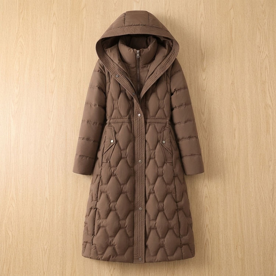 Ragnveld | Damen Langer Wintermantel Gesteppt mit Kapuze - Burgundy - Image 3