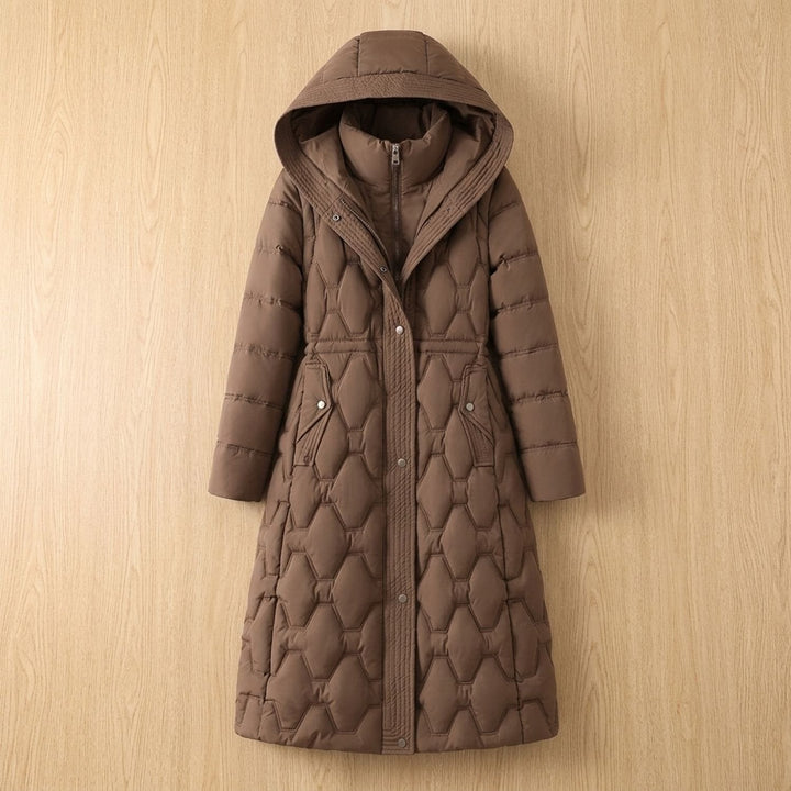 Ragnveld | Damen Langer Wintermantel Gesteppt mit Kapuze - Burgundy - Image 3