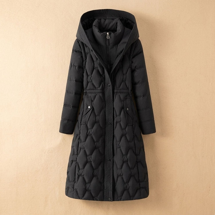 Ragnveld | Damen Langer Wintermantel Gesteppt mit Kapuze - Burgundy - Image 4