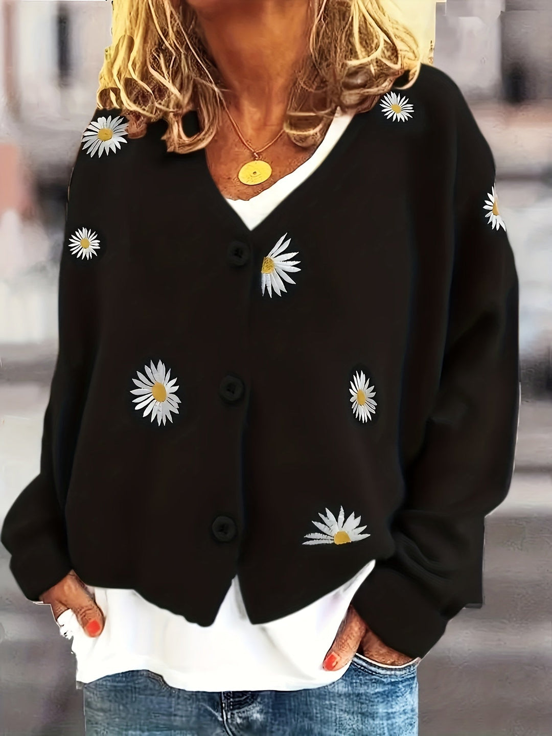 Rolvane | Damen Strickjacke mit Gänseblümchen-Stickerei - Green - Image 10
