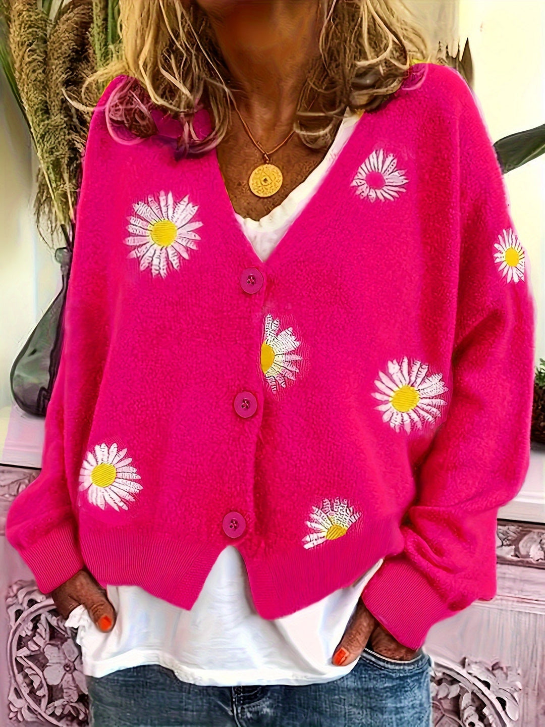 Rolvane | Damen Strickjacke mit Gänseblümchen-Stickerei - Green - Image 2