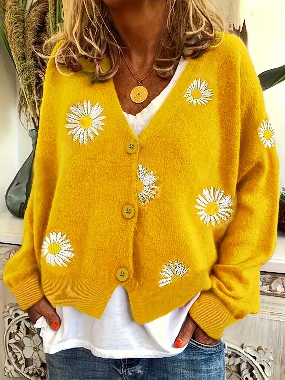 Rolvane | Damen Strickjacke mit Gänseblümchen-Stickerei - Green - Image 7