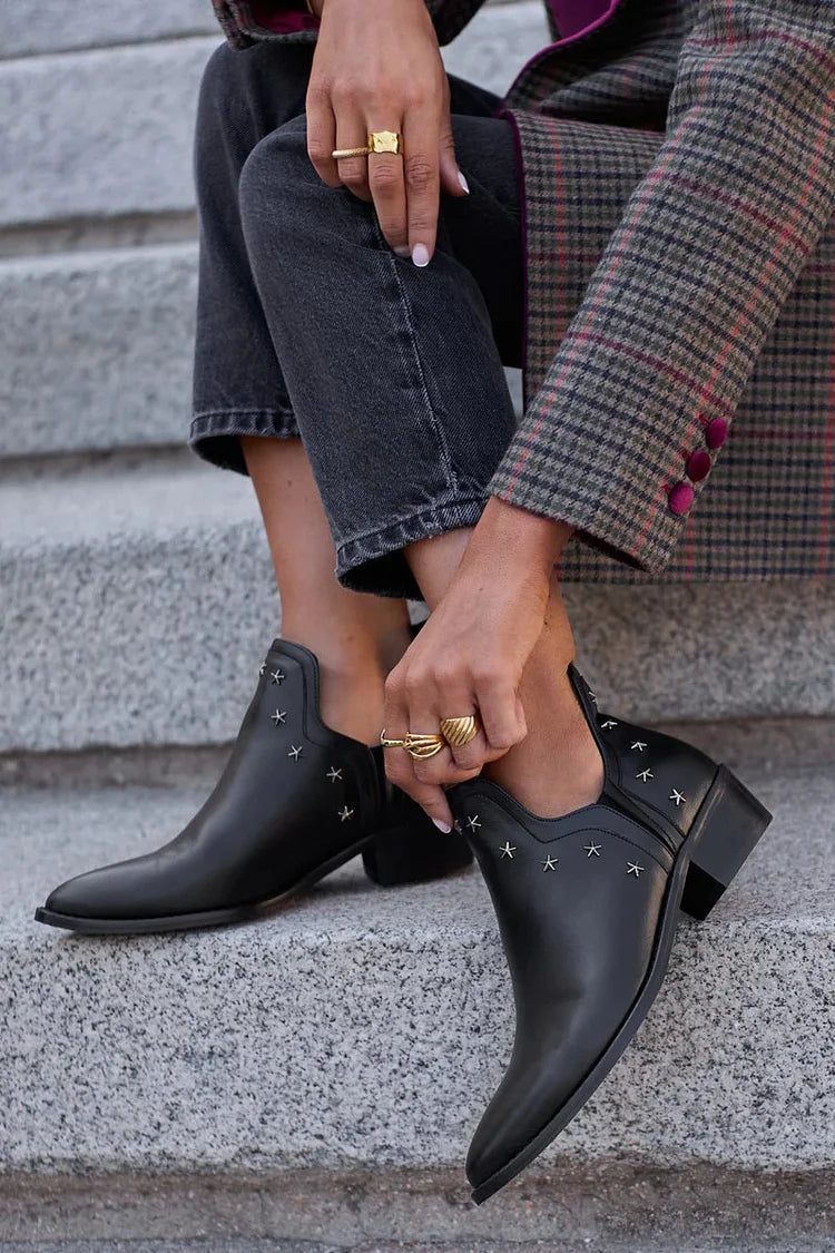 Selvorne | Damen Stiefeletten mit Stern-Nieten Schwarz - Black - Image 1