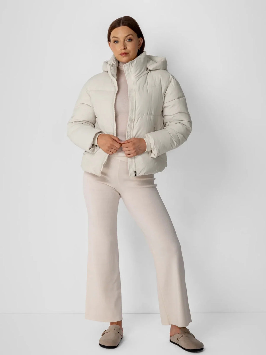 Solveig | Damen Kurze Winterjacke mit Kapuze - Taupe - Image 5
