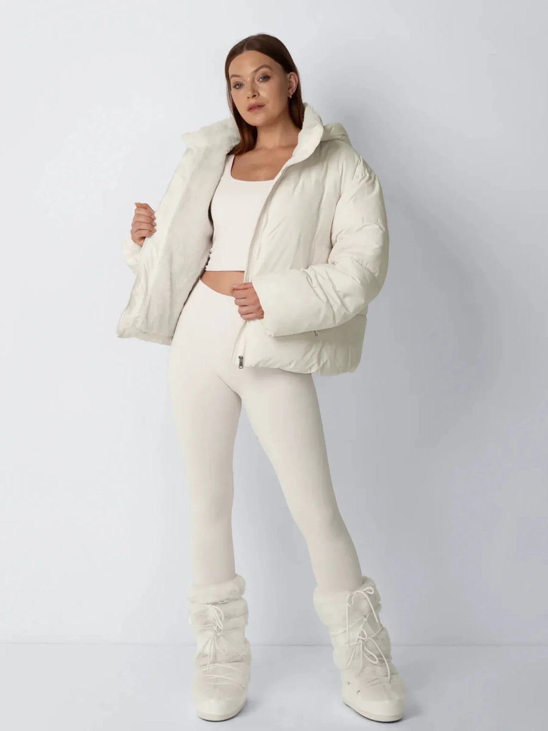 Solveig | Damen Kurze Winterjacke mit Kapuze - Taupe - Image 6