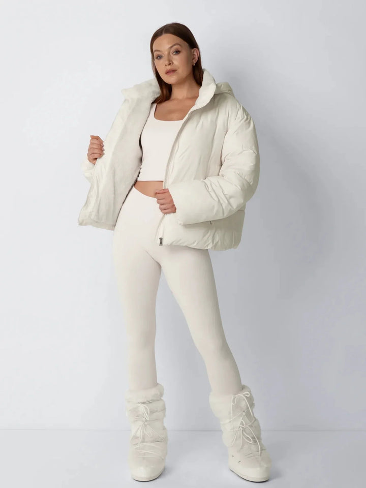 Solveig | Damen Kurze Winterjacke mit Kapuze - Taupe - Image 6