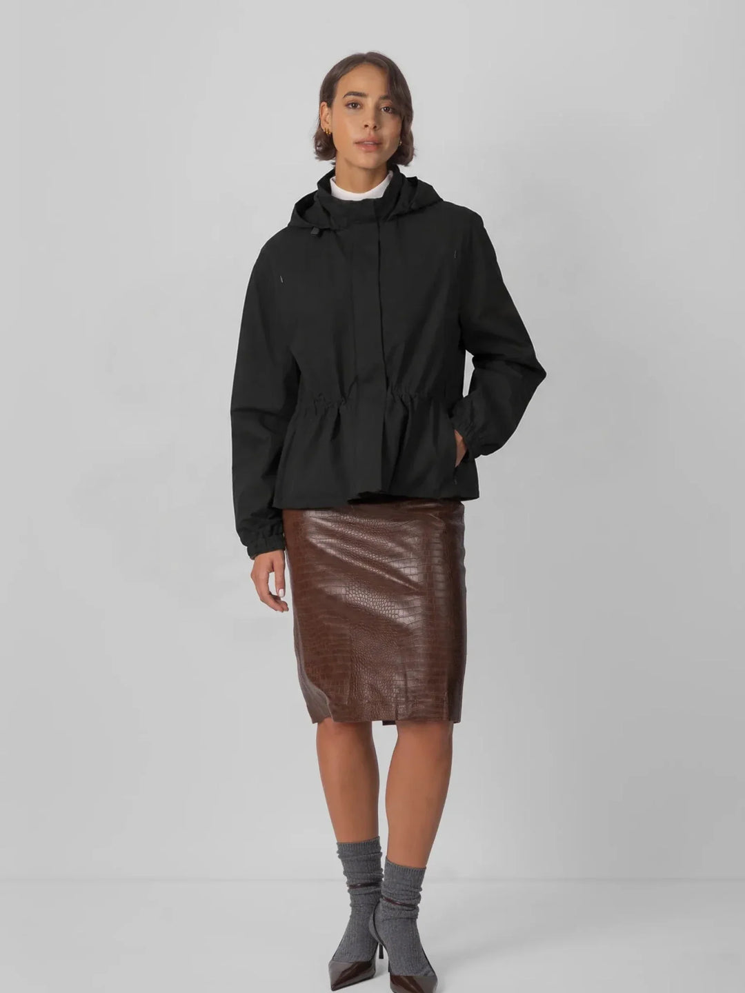 Solvika | Damen Kurze Regenjacke mit Tunnelzug - Image 2