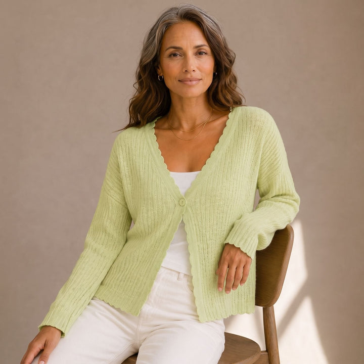 Thelvona | Damen Strickjacke V-Ausschnitt Wellenrand - Light Green - Image 1