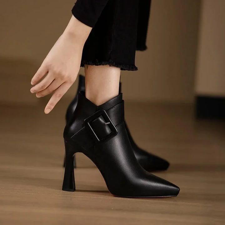 Thordis | Damen Stiefeletten mit Blockschnalle &amp; Absatz - Black - Image 3