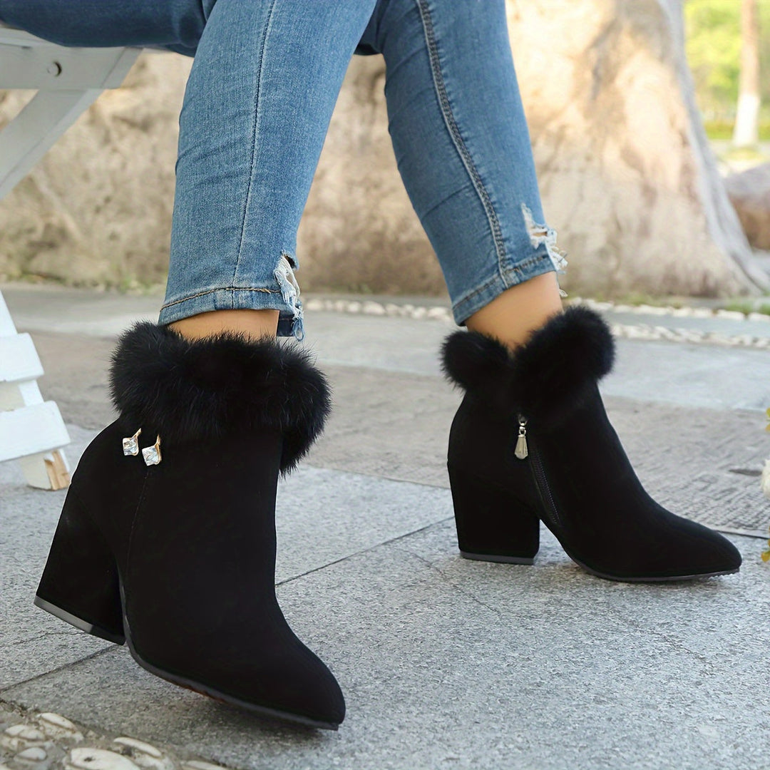 Veldrun | Damen Stiefeletten mit Fellborte und Blockabsatz - Black - Image 10
