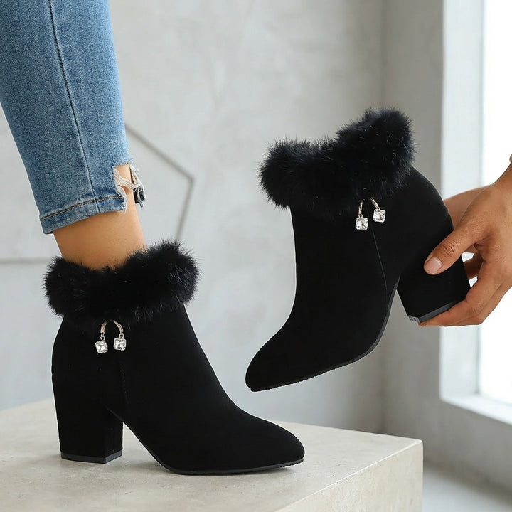 Veldrun | Damen Stiefeletten mit Fellborte und Blockabsatz - Black - Image 9